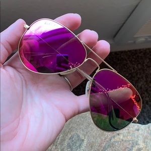 Pink and gold polarized Ray-ban aviator sunglasses